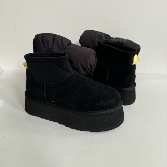 UGG CLASSIC MINI DIPPER PUFFER BLACK BLACK PLATFORM BOOTS - Picture 7 of 8